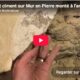 Enduit ciment qui se décolle d'un mur ancien en pierre